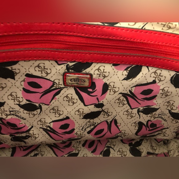 Guess Frosted Pink Bag with Flower Lock Heart Charm - Picture 4 of 7